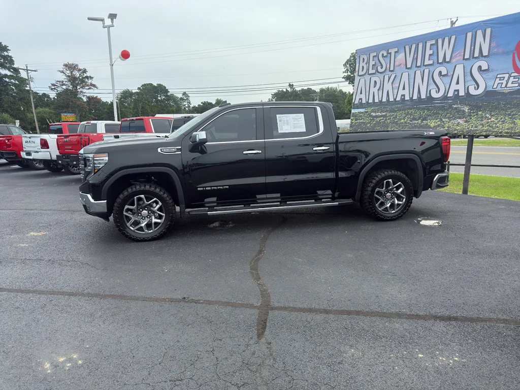 Used 2025 Onyx Black GMC SLT image 8