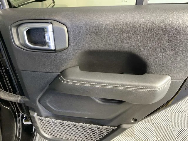 Used 2022 Black Jeep Unlimited Sahara image 25