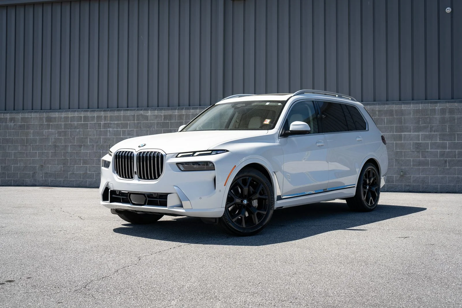 Used 2023 White BMW xDrive40i image 3