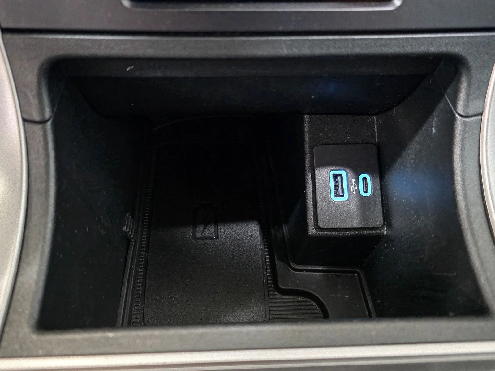 Used 2024 Agate Black Metallic Ford SEL image 28