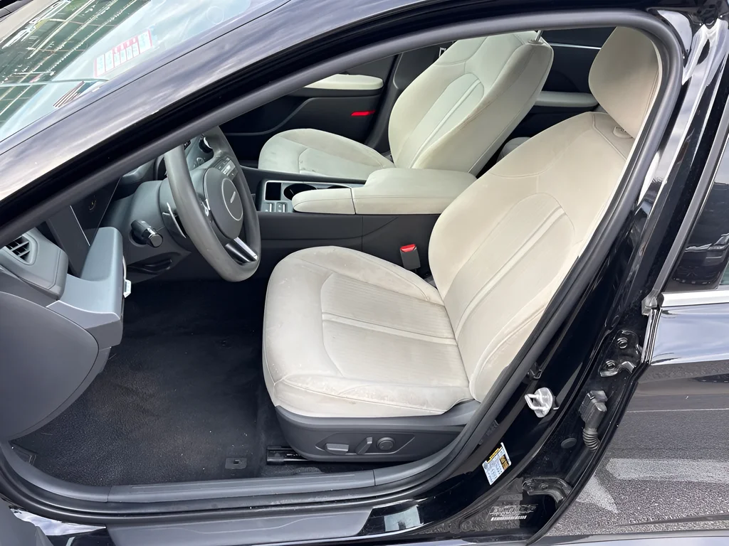 Used 2025 Abyss Black Hyundai SEL image 9