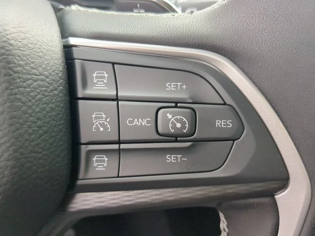 Used 2025 Black Jeep Altitude X image 23