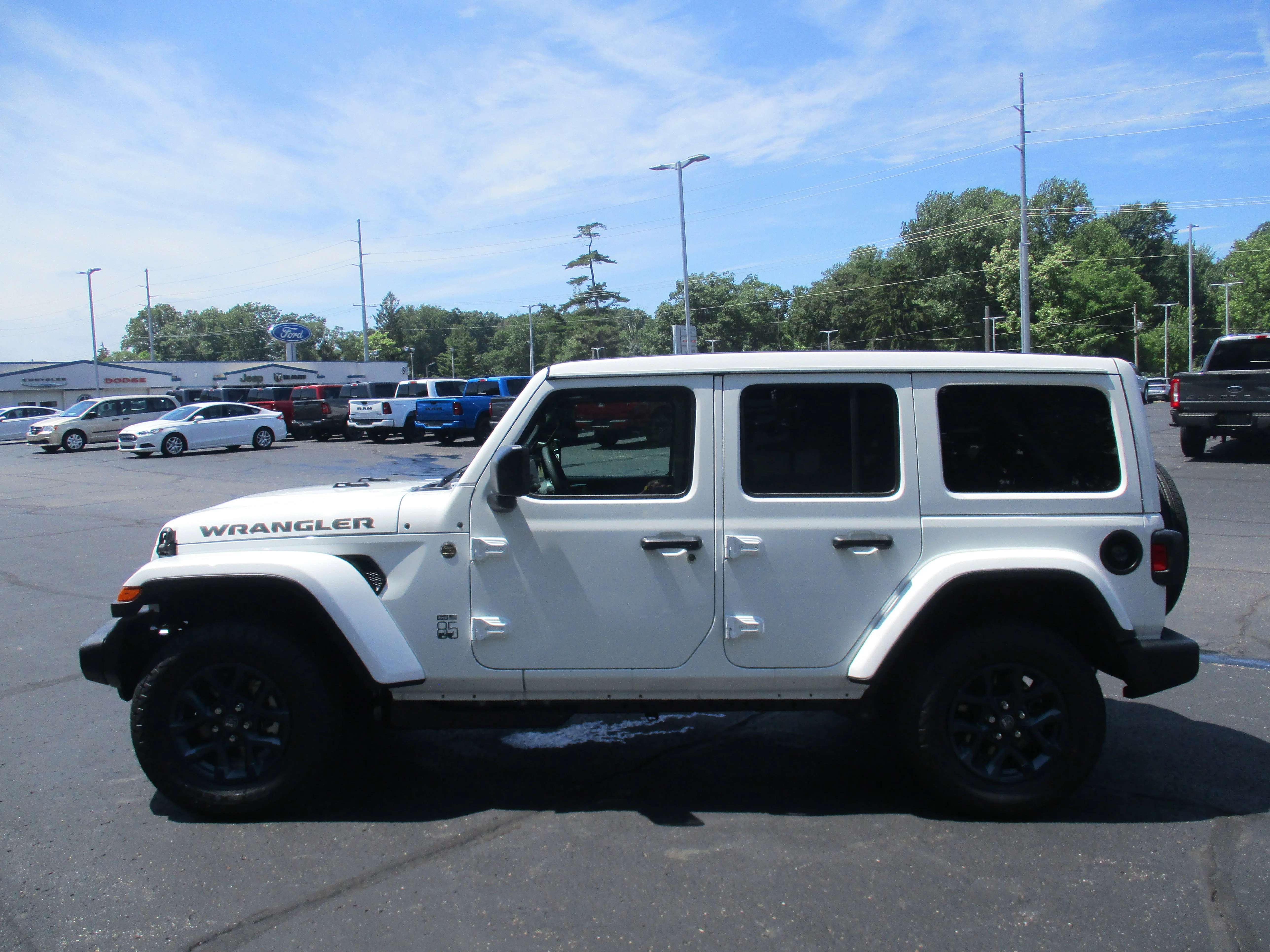 New 2026 Bright White Clear-Coat Exterior Paint Jeep 85th Anniversary image 33