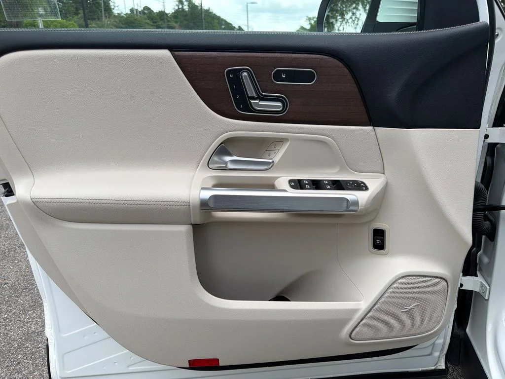 Used 2022 White Mercedes-Benz GLB 250 image 29