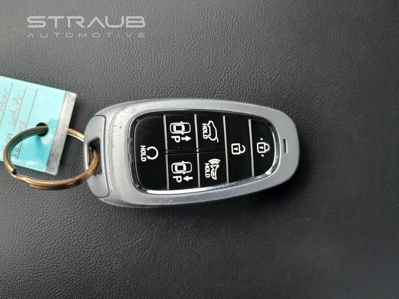 Used 2023 Hyper White Hyundai Calligraphy image 9