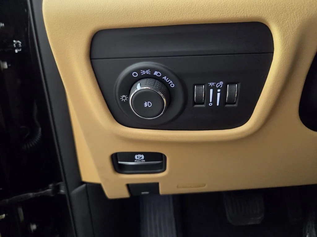 Used 2024 Diamond Black Crystal Pearlcoat Jeep Summit Reserve image 21