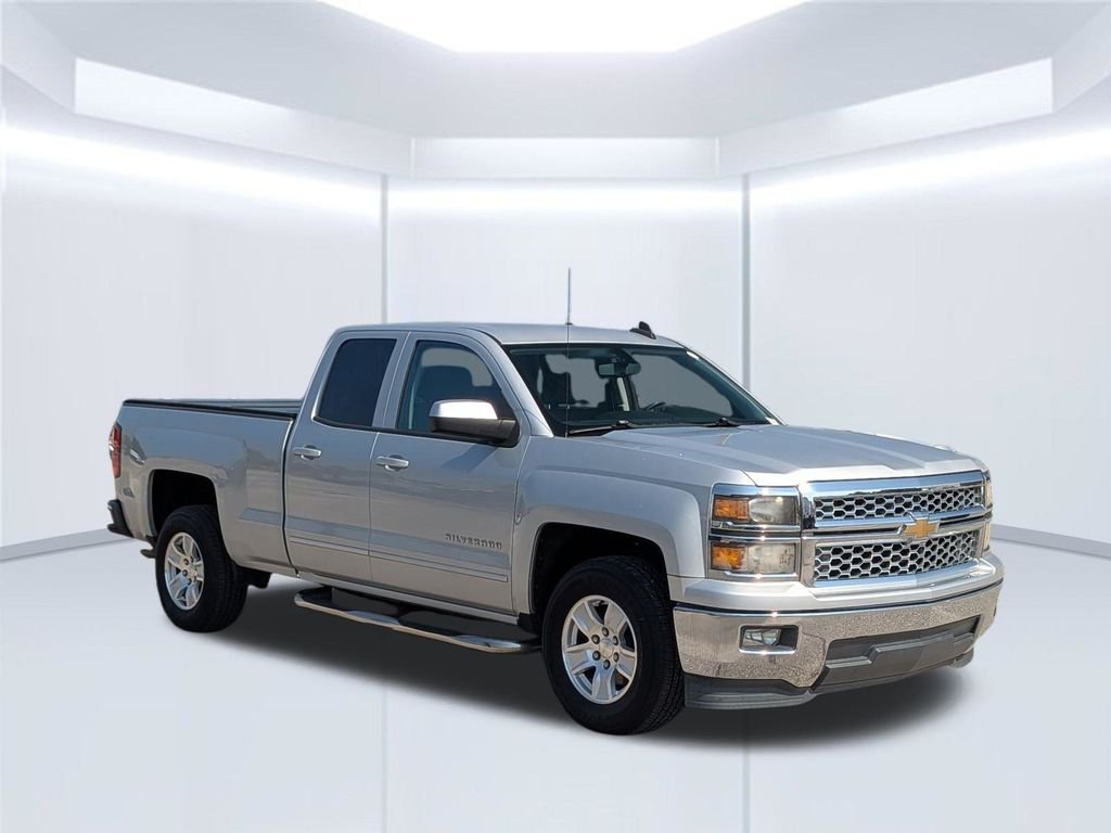 Used 2015 Silver Chevrolet LT image 9