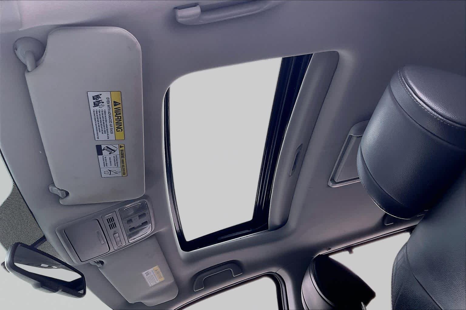 Used 2014 White Diamond Pearl Honda Touring image 13