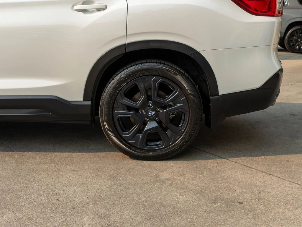Used 2023 White Subaru Onyx Edition image 32