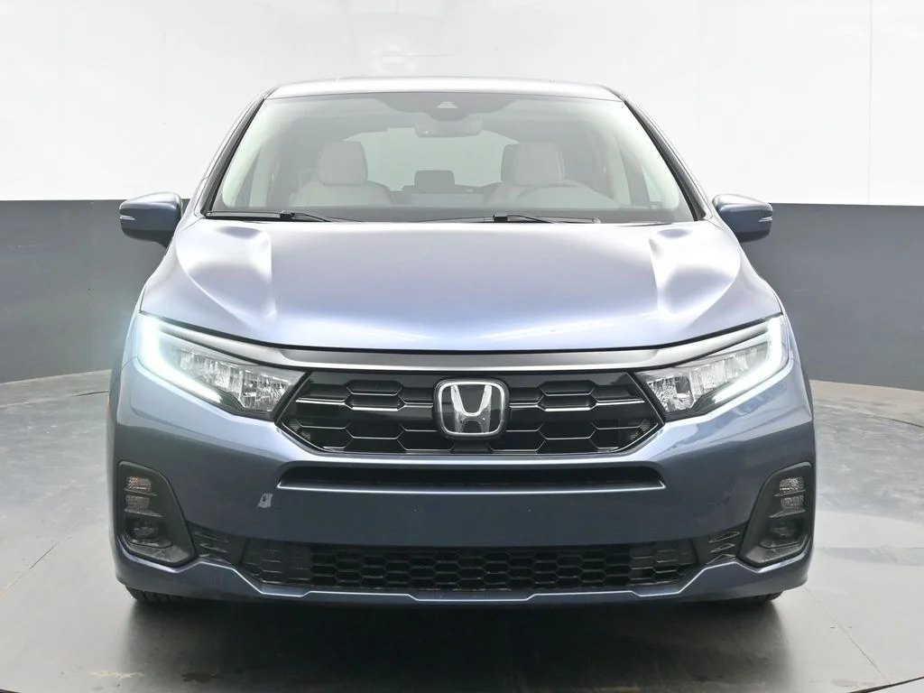 New 2026 Smoke Blue Pearl Honda Touring image 4