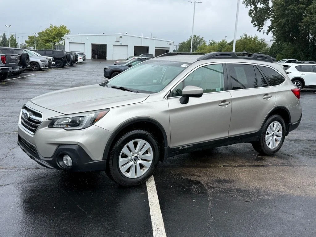 Used 2018 Gray Subaru 2.5i Premium image 3