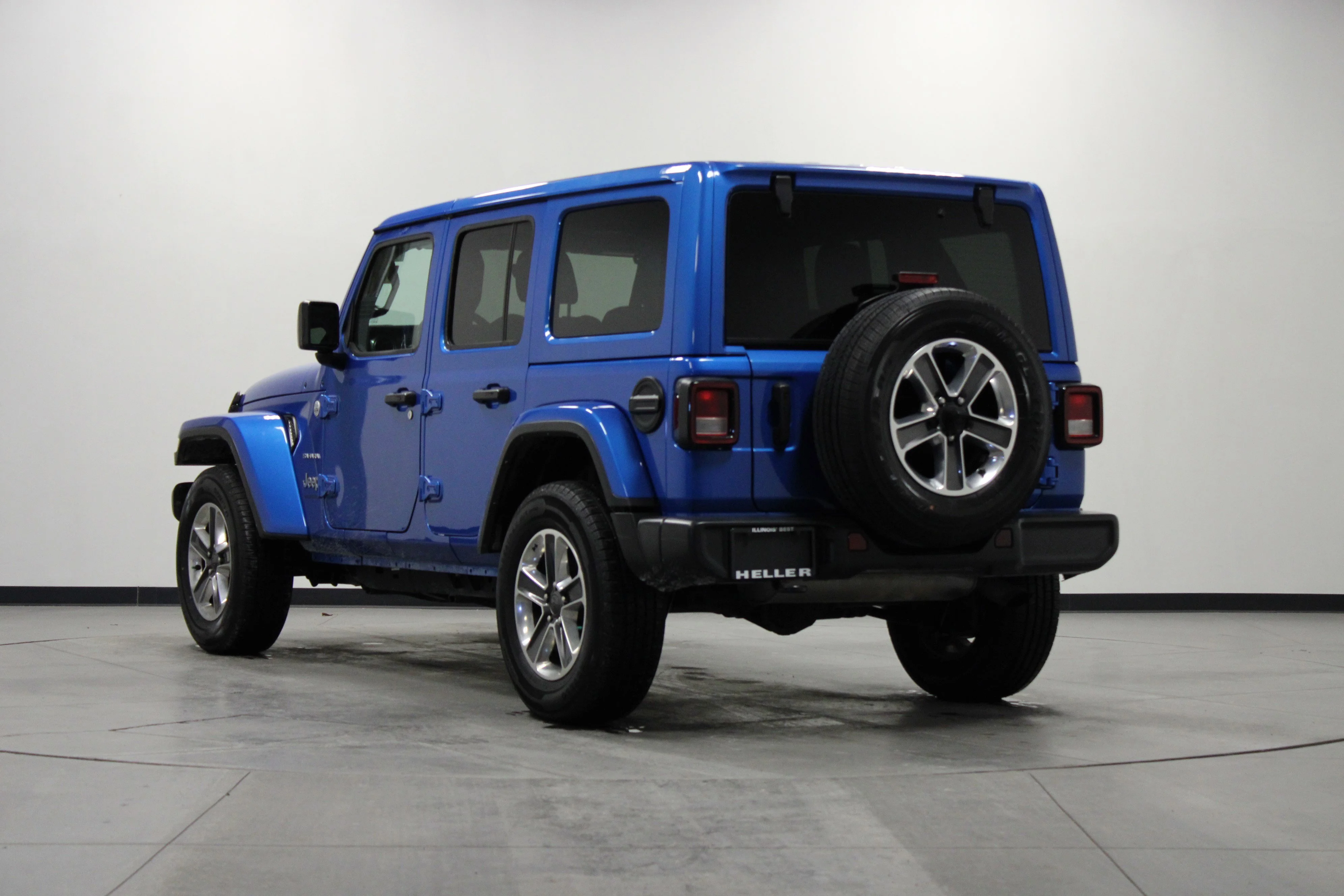 Used 2023 Hydro Blue Pearlcoat Jeep Sahara image 6