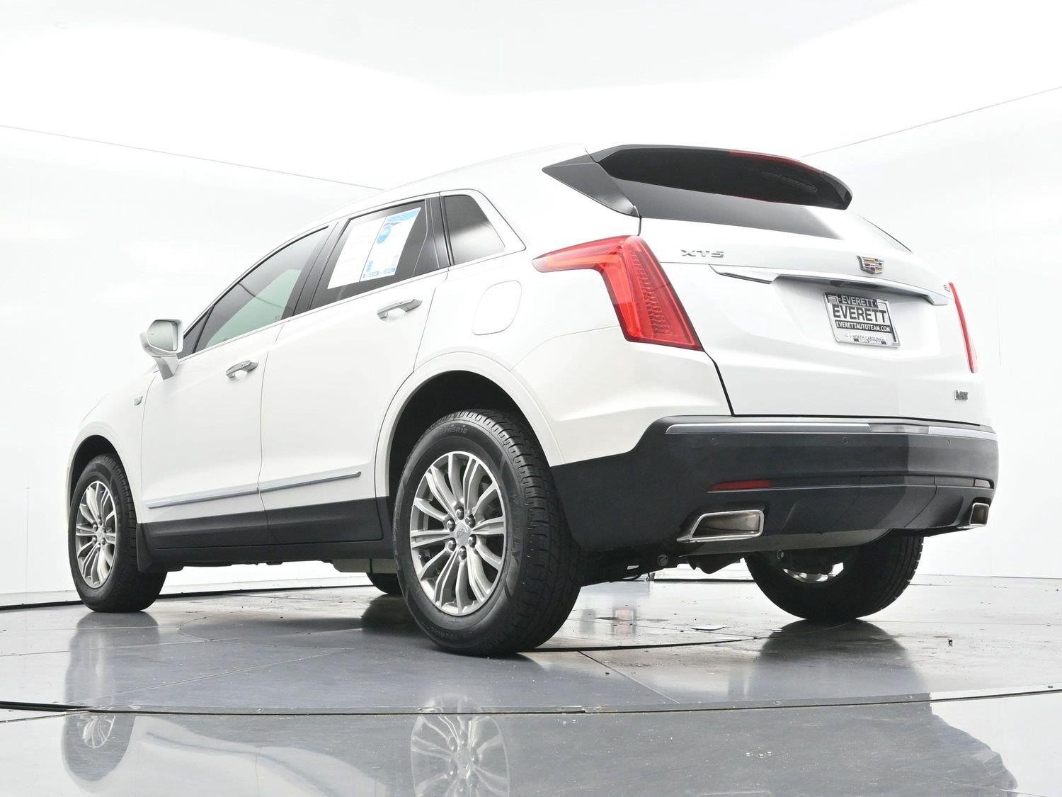 Used 2017 CRYSTAL WHITE TRICOAT Cadillac Luxury FWD image 54