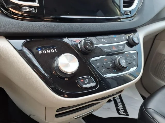 Used 2023 White Chrysler Touring L image 27