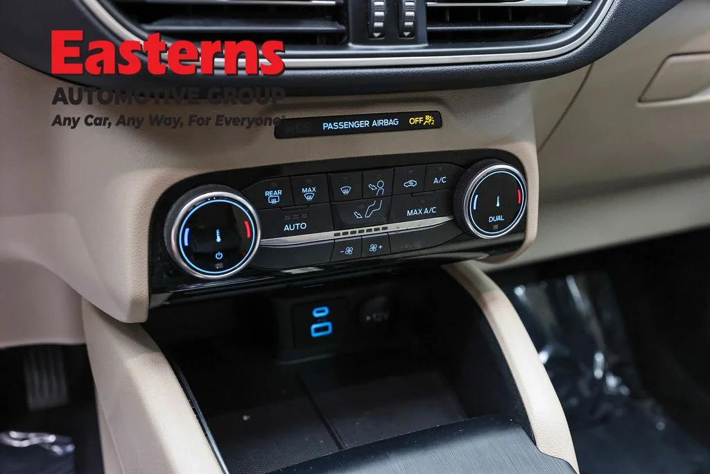 Used 2022 Silver Ford SE image 20