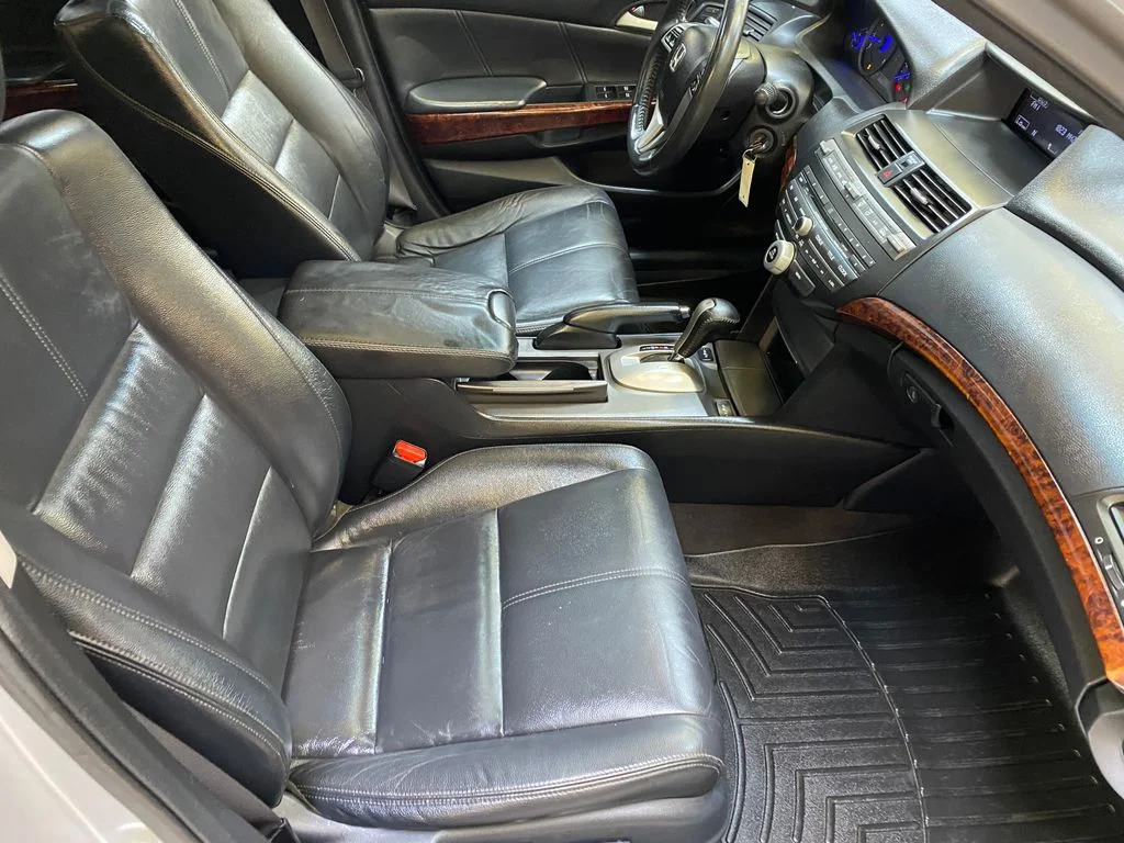 Used 2012 Silver Honda EX-L image 25