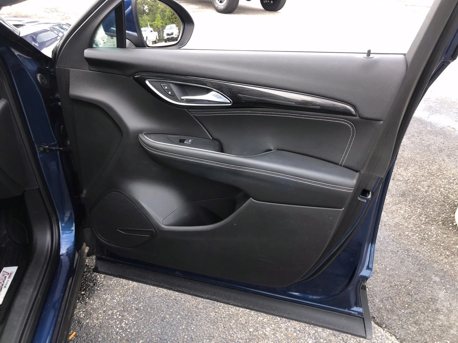 Used 2023 SAPPHIRE METALLIC Buick Essence image 31