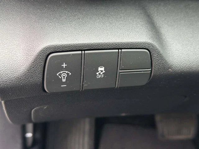 Used 2024 Amazon Gray Hyundai SEL image 19