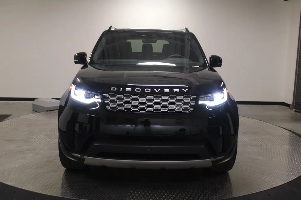 Used 2025 Santorini Black Metallic Land Rover S image 10