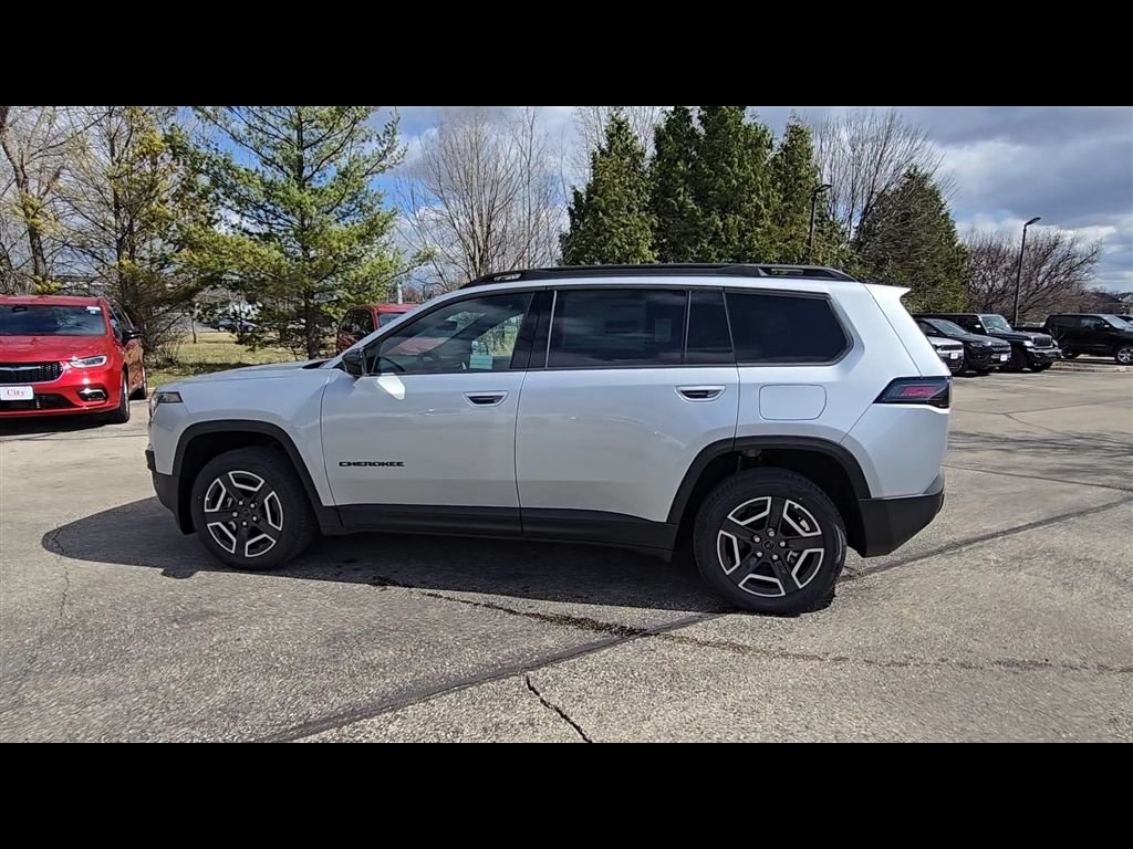 New 2026 Silver Zynith Clear-Coat Exterior Paint Jeep Laredo image 5