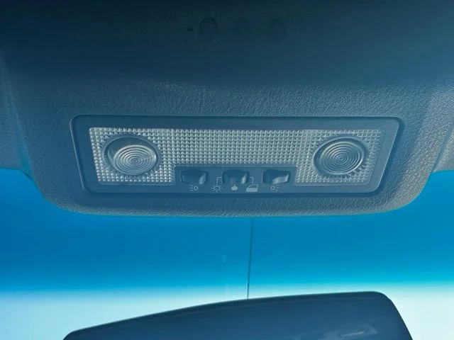 Used 2004 Blue Ford Base image 19
