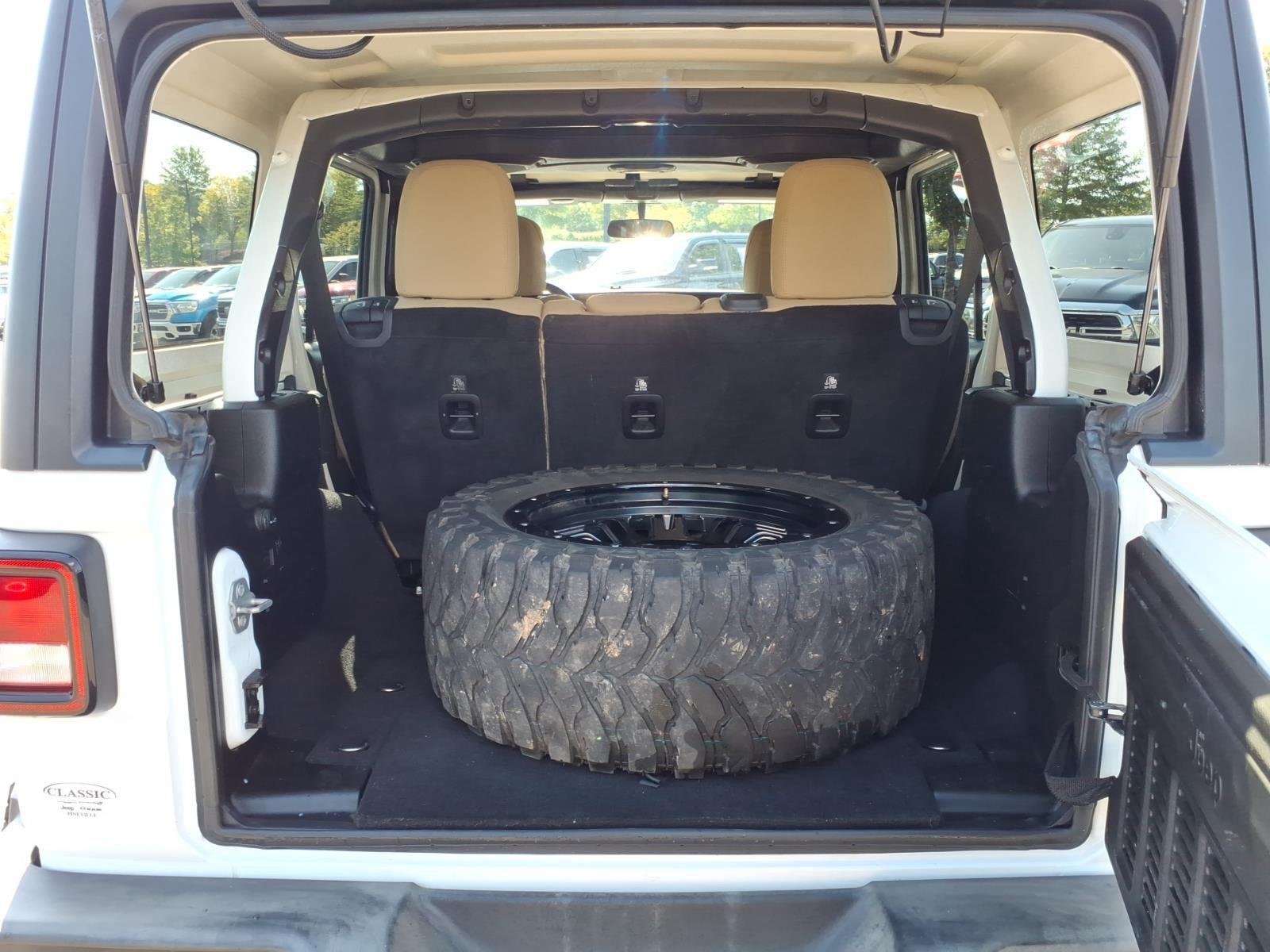 Used 2018 Bright White Clearcoat Jeep Sport S image 32
