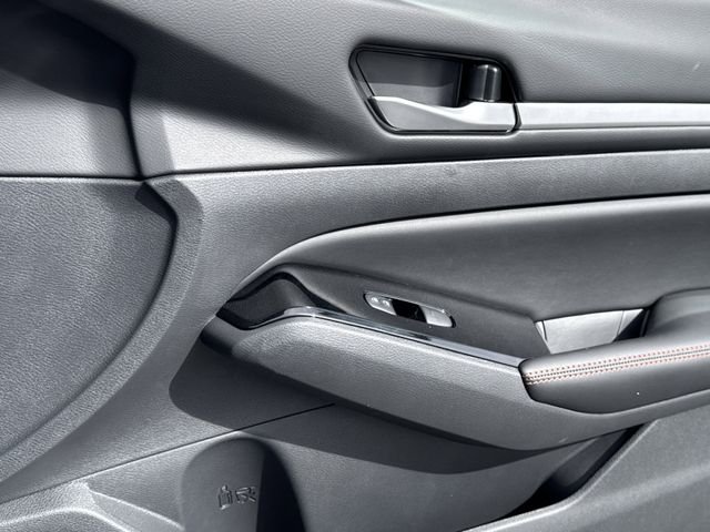 2025 Nissan Altima SR - Photo 18