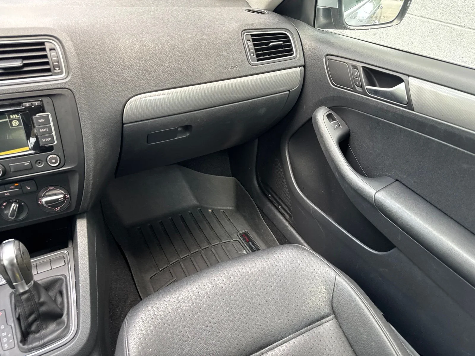 Used 2015  Volkswagen 1.8T SE image 27
