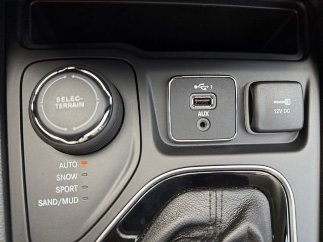 Used 2021 Hydro Blue Jeep Altitude image 34