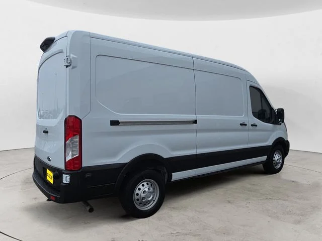 Used 2025 Oxford White Ford Base image 5