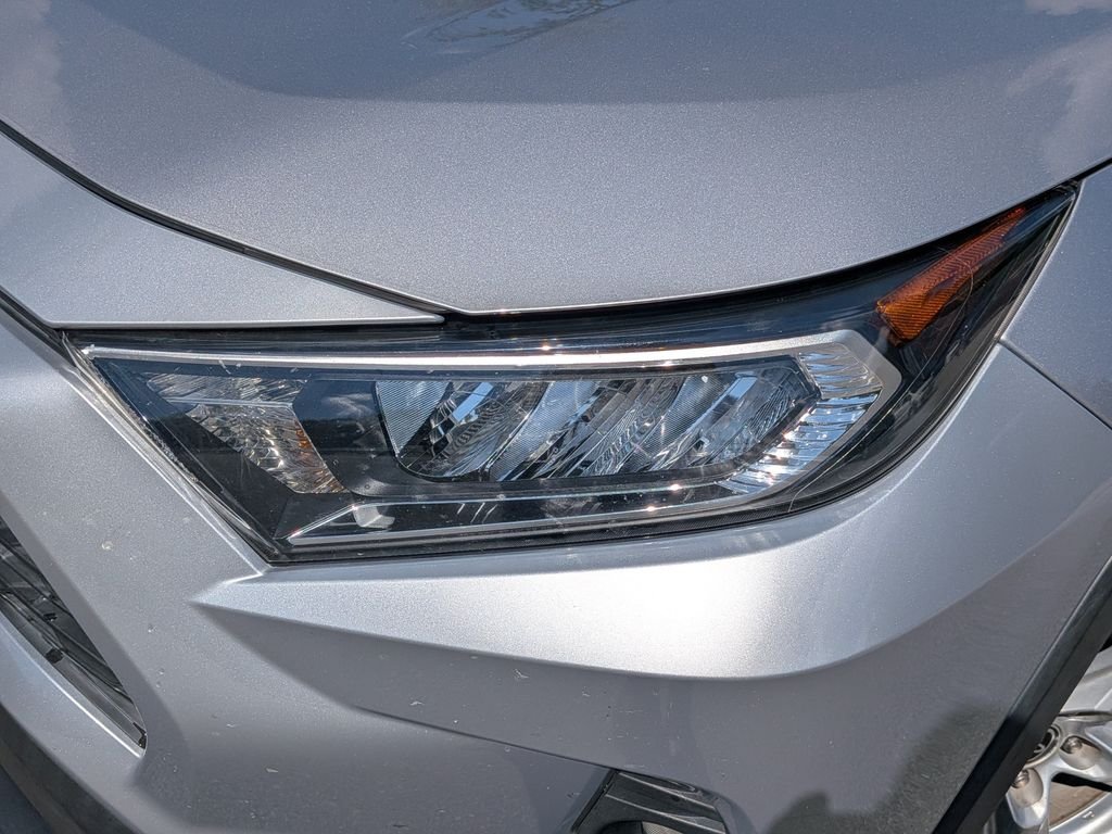 Used 2021 Silver Toyota XLE image 7