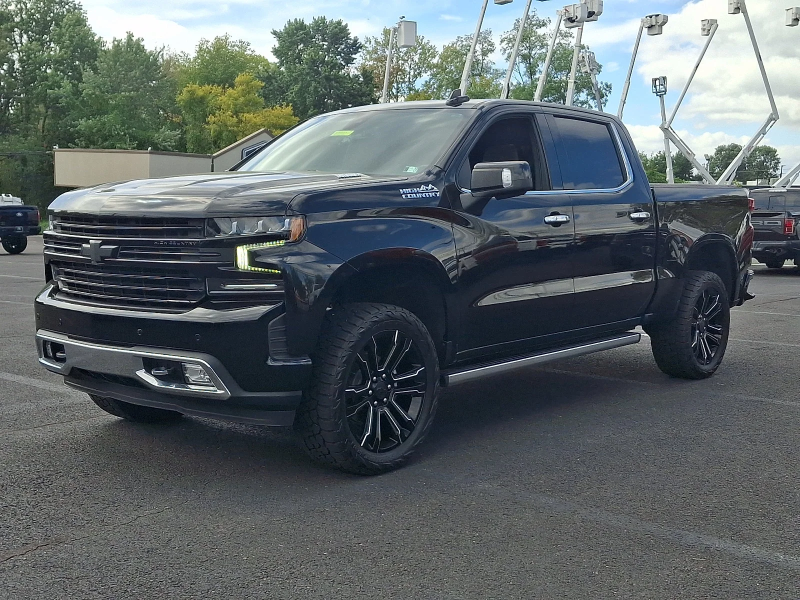 Used 2022 Mosaic Black Metallic Chevrolet High Country image 5