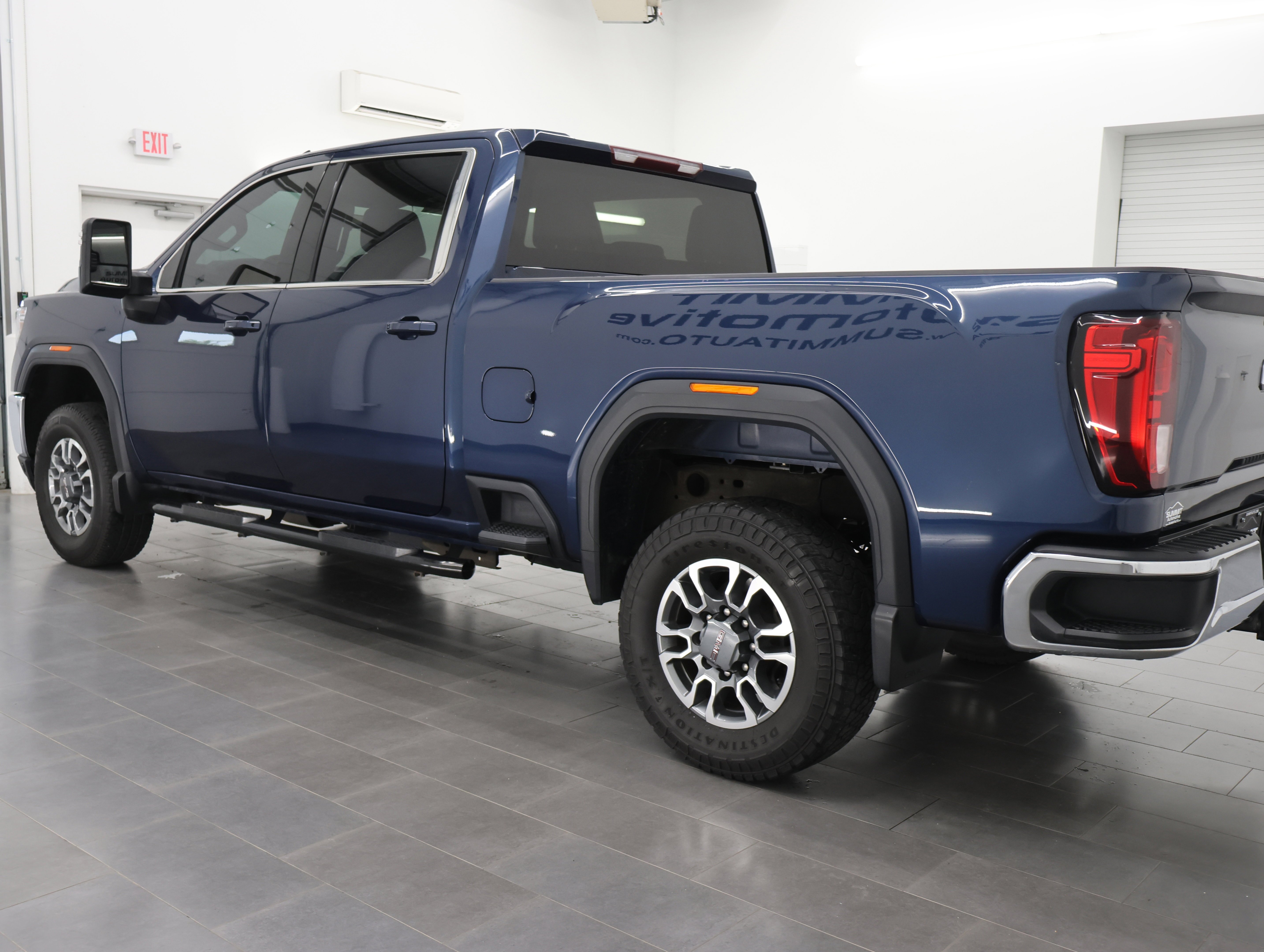 Used 2023 Pacific Blue Metallic GMC 4x4 Crew Cab SLE: CREW-SHORT-SLE-6.6L DIESEL-4WD-BACKUP CAM image 6