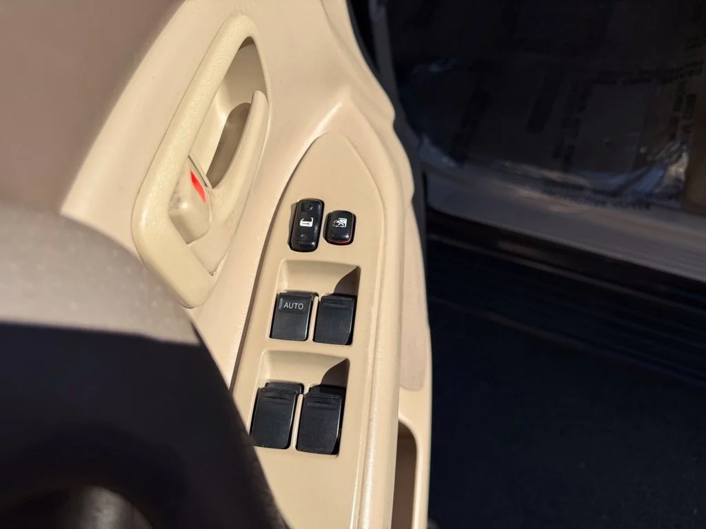 Used 2000 Black Toyota Base image 13