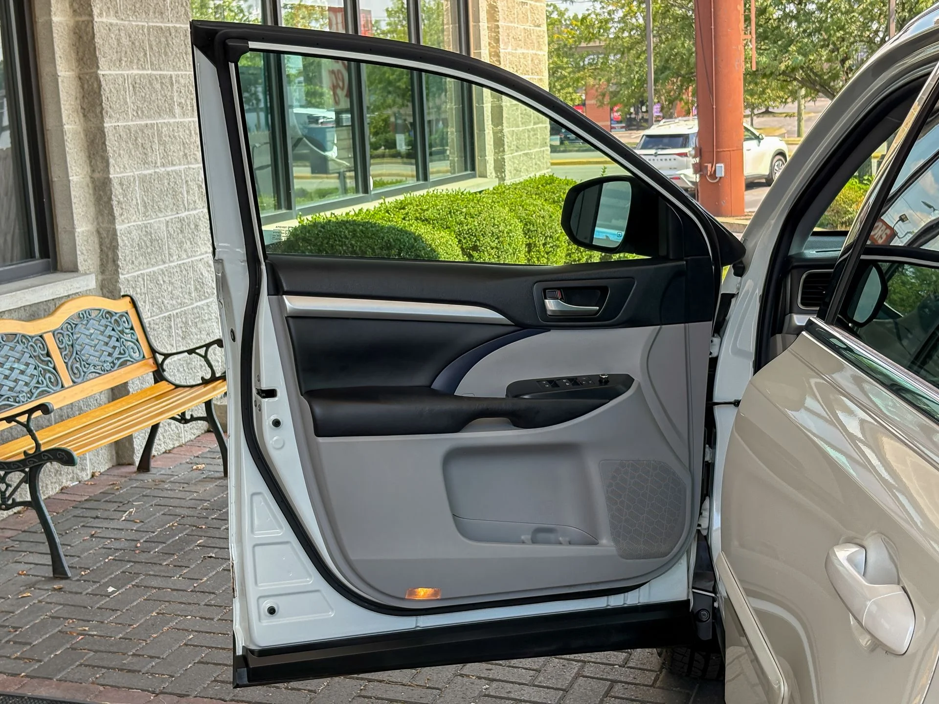 Used 2019 White Toyota XLE image 14