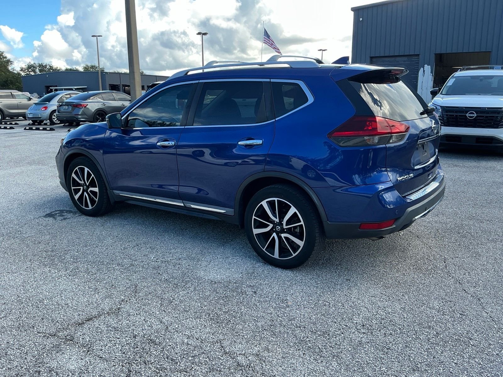 Certified Used 2020 Blue Nissan SL image 6