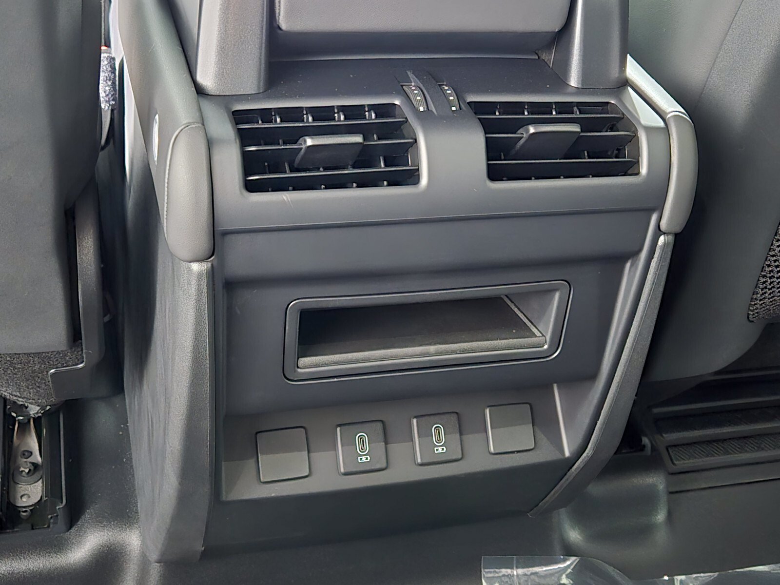New 2026 Woolstone Green Land Rover X-Dynamic SE image 14