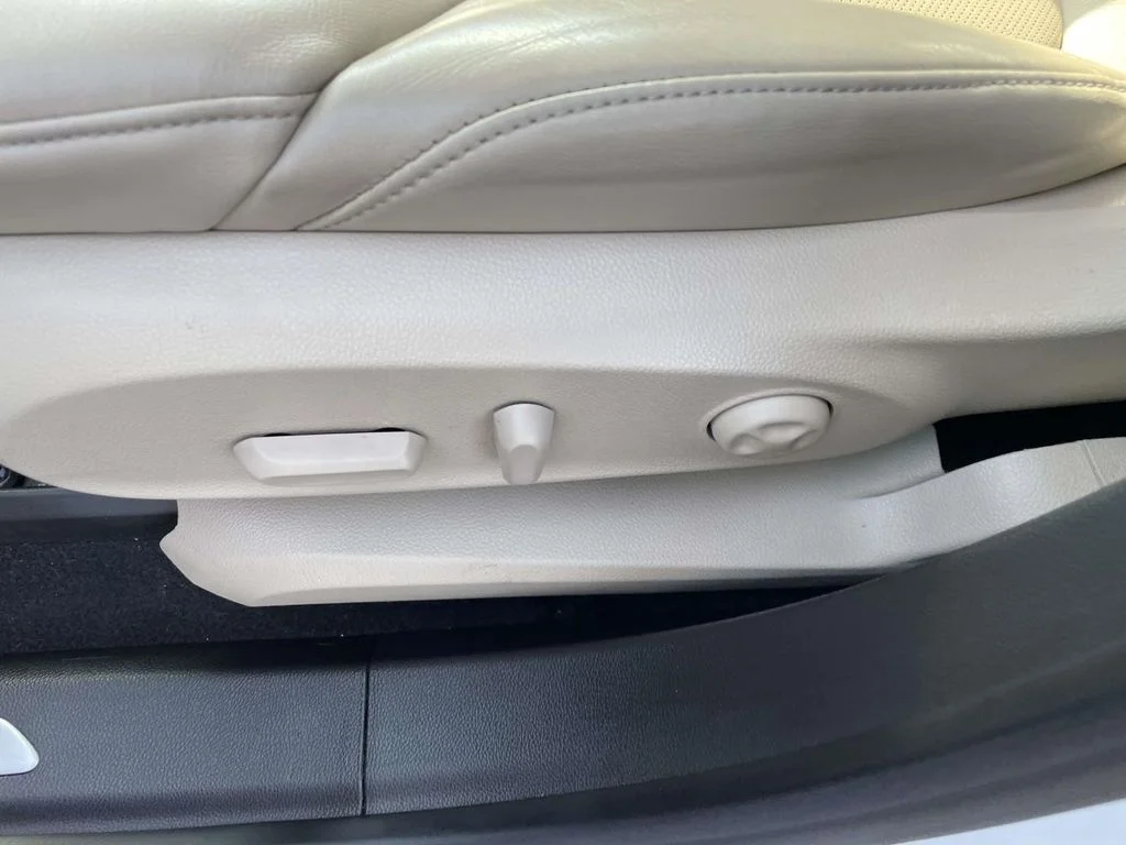 Used 2020 SUMMIT WHITE Buick Premium II image 20
