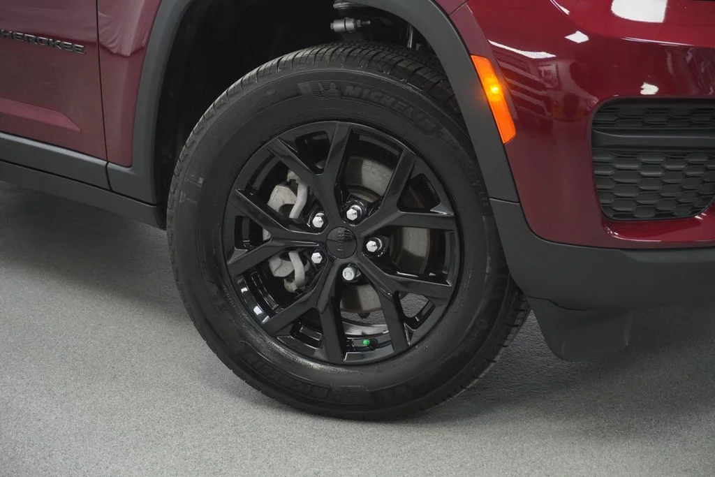 Used 2025 Red Jeep Altitude X image 4