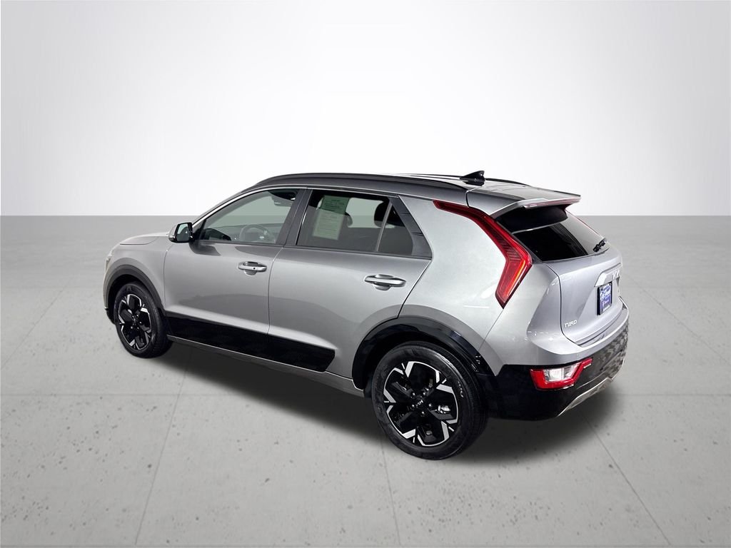 Used 2023 Steel Gray Kia Wind image 8