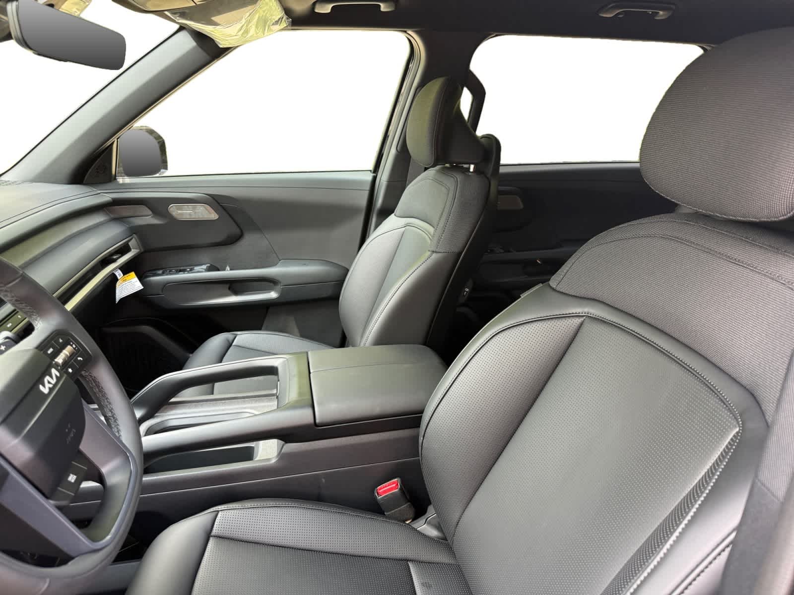 New 2027 Ebony Black Kia LX image 11