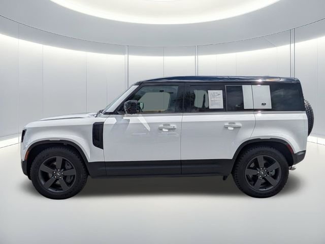Used 2024 White Land Rover SE image 3