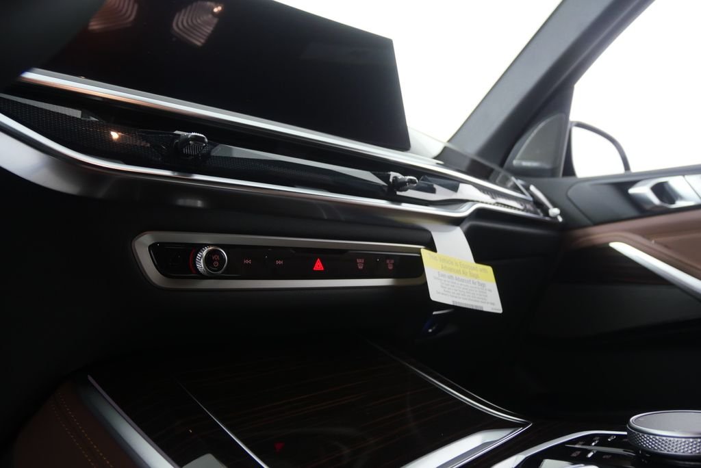 New 2026 Mineral White Metallic BMW sDrive40i image 21