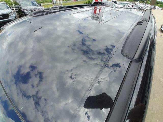 Used 2022 Brilliant Black Crystal Pearlcoat Chrysler Touring L image 58