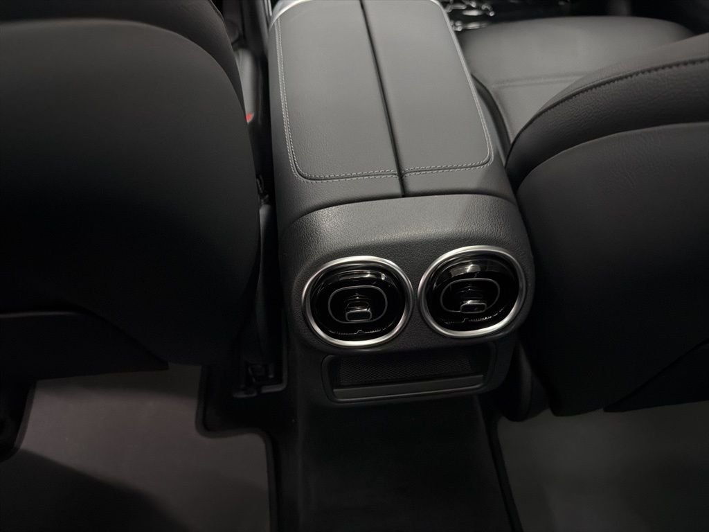 Used 2026 White Mercedes-Benz GLC 300 image 23