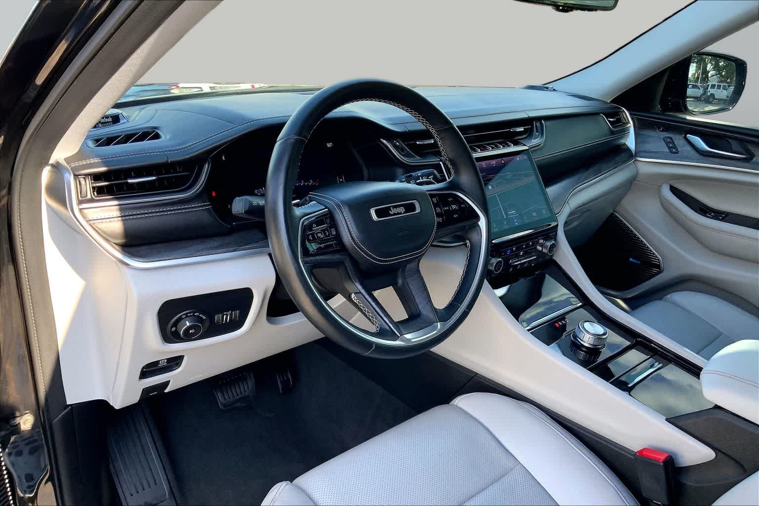 Used 2021 Diamond Black Crystal Pearlcoat Jeep Overland image 35