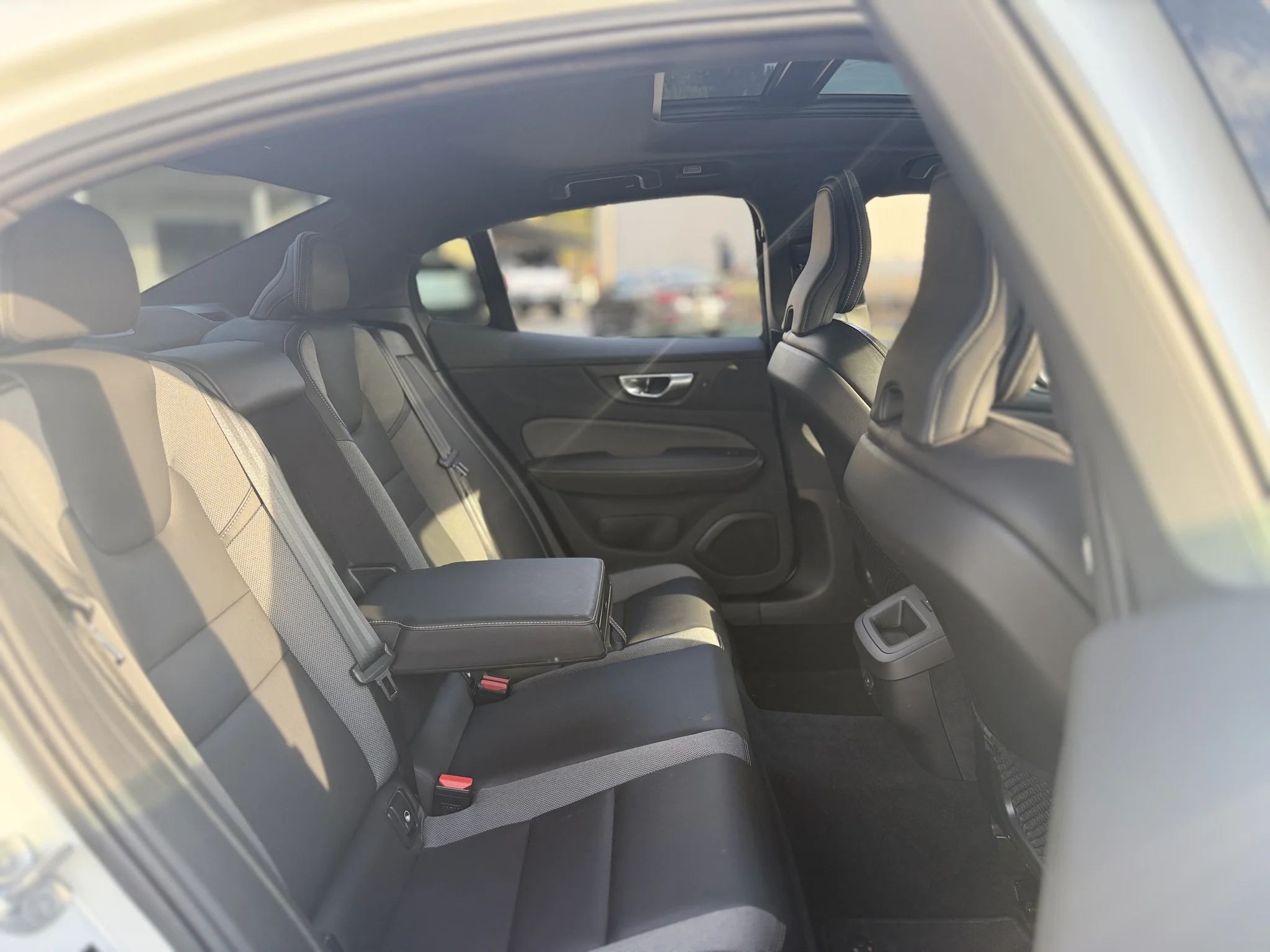 Used 2024 Crystal White Metallic Volvo Plus Black Edition image 30