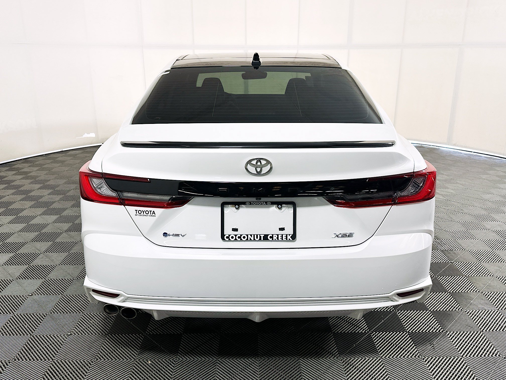 Used 2025 Pearl Toyota XSE image 4