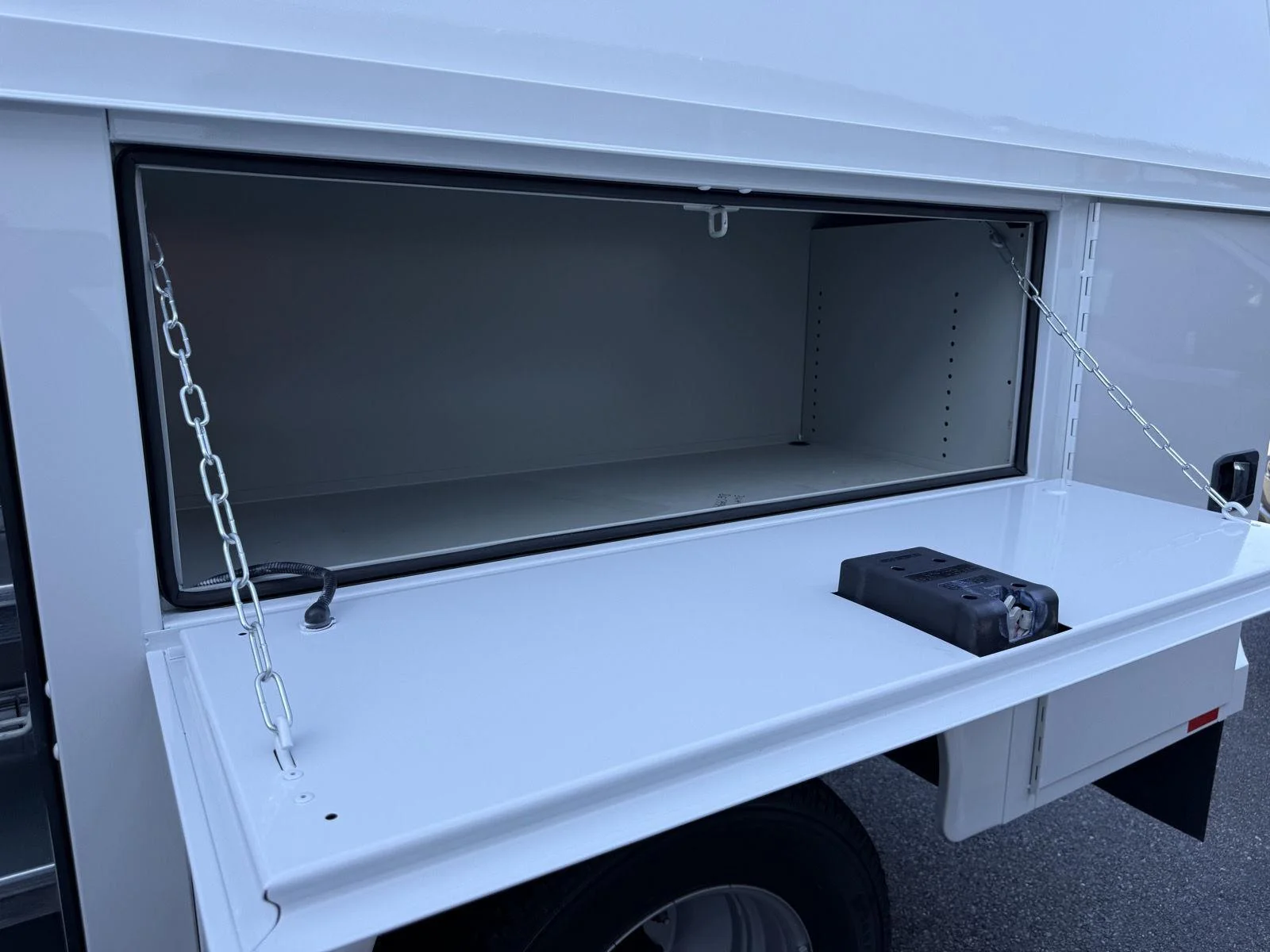 New 2026 Oxford White Ford XL image 16