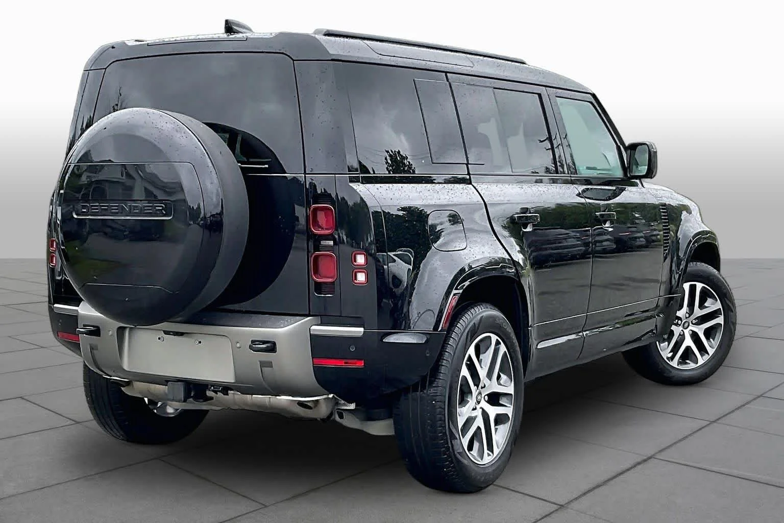 Used 2025  Land Rover X-Dynamic SE image 11